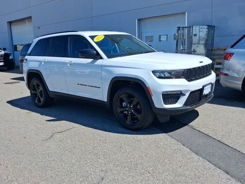 Certified 2023 Jeep Grand Cherokee Limited w/ Black Appearance Package AWD/4WD image 4