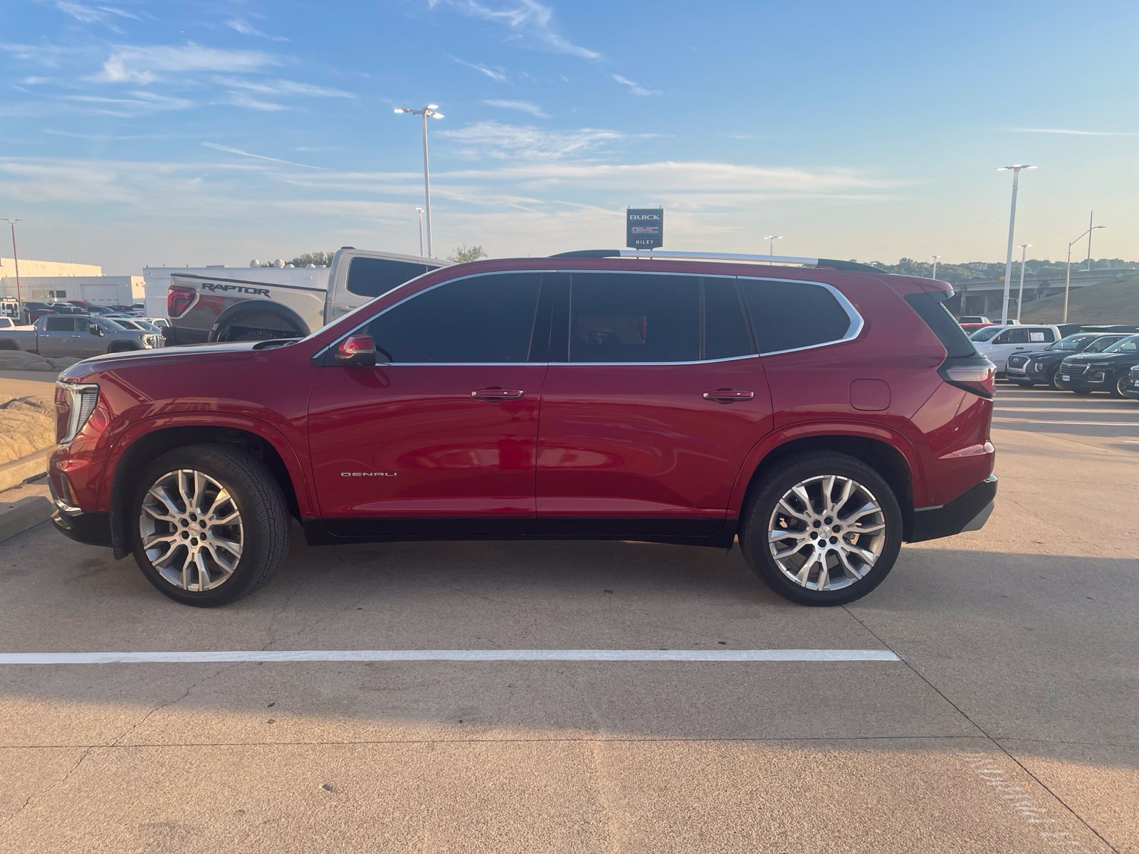 Used 2025 GMC Acadia Denali w/ Super Cruise Package FWD image 11