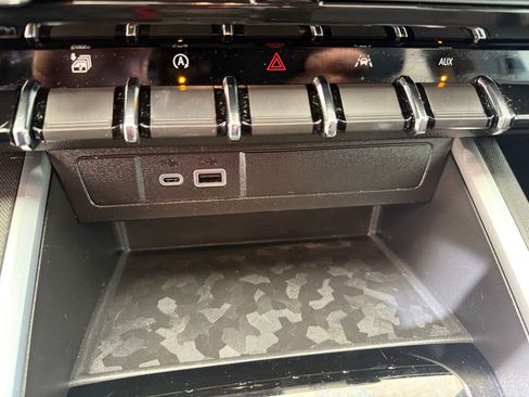 Used 2024 Chevrolet Colorado LT w/ LT Convenience Package image 28