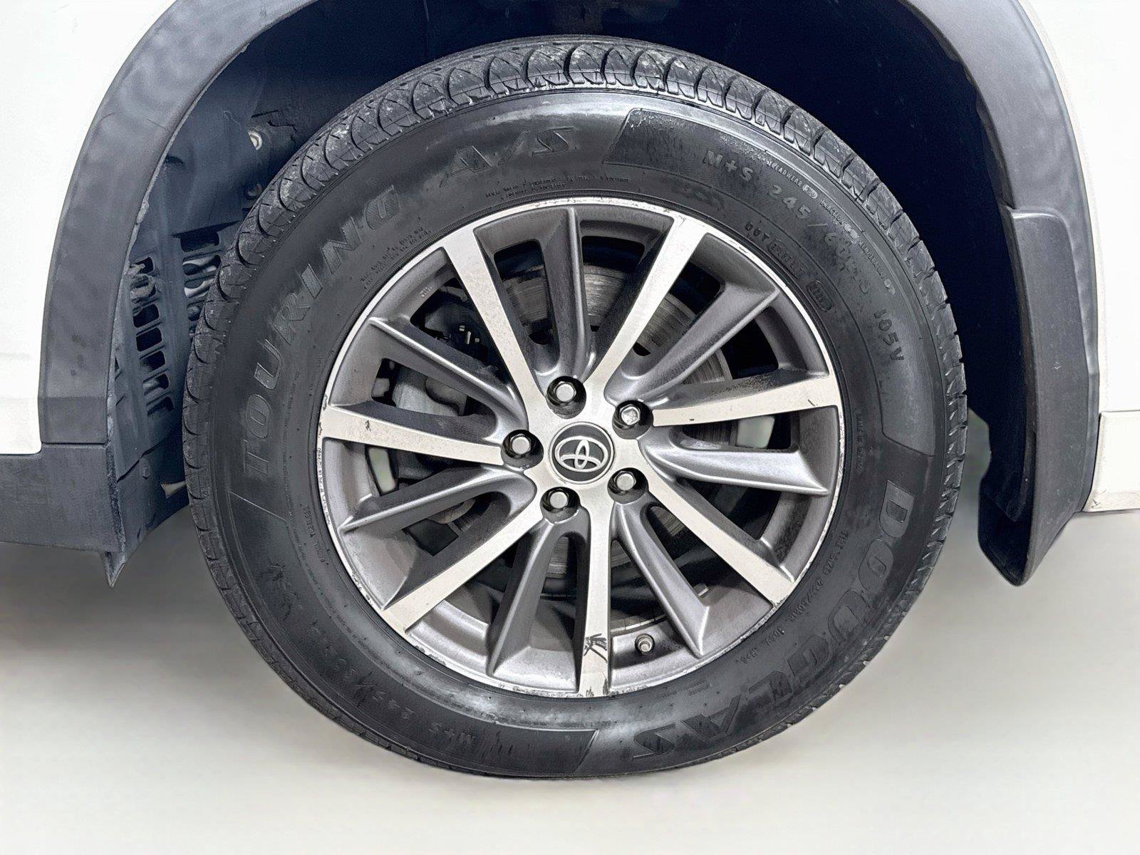 Used 2017 Toyota Highlander XLE AWD/4WD image 16