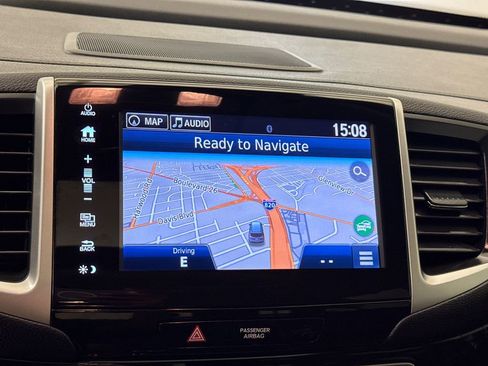 Used 2018 Honda Pilot Touring image 25