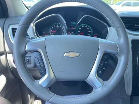 Used 2017 Chevrolet Traverse LT FWD image 11