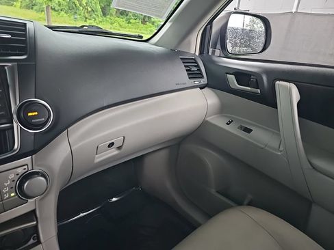 Used 2013 Toyota Highlander 4WD Hybrid image 31