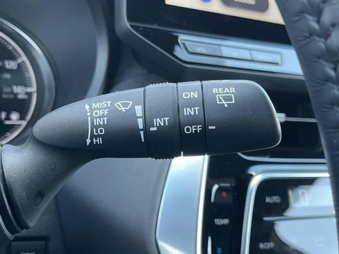 Used 2024 Toyota Venza XLE AWD/4WD image 31