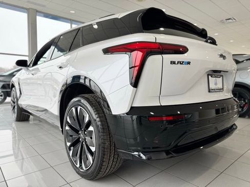 New 2025 Chevrolet Blazer EV RS AWD/4WD image 12