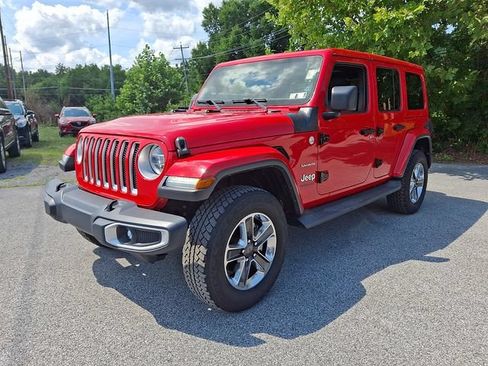 Used 2019 Jeep Wrangler Unlimited Sahara AWD/4WD image 3