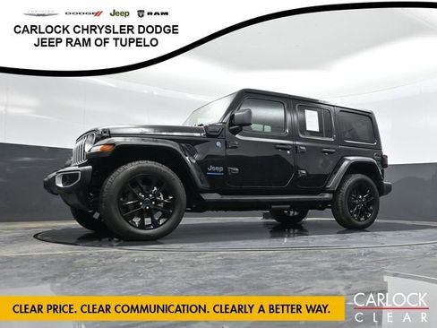 Used 2025 Jeep Wrangler Sahara AWD/4WD image 34