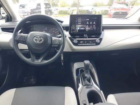 Used 2025 Toyota Corolla LE FWD image 9
