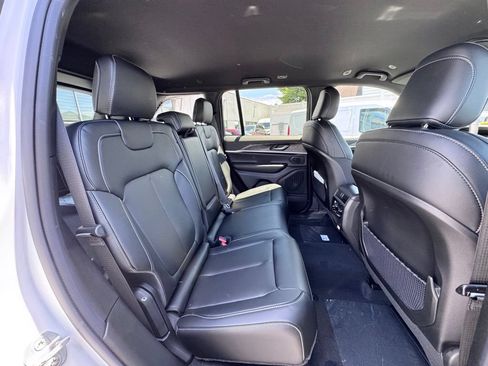New 2026 Jeep Grand Cherokee Limited AWD/4WD image 21