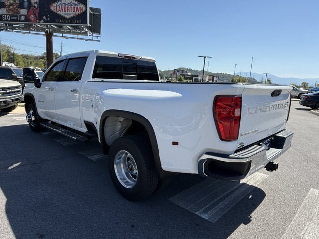 Used 2022 Chevrolet Silverado 3500 LTZ w/ LTZ Convenience Package AWD/4WD image 7
