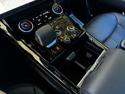 Used 2023 Land Rover Range Rover Sport SE image 12