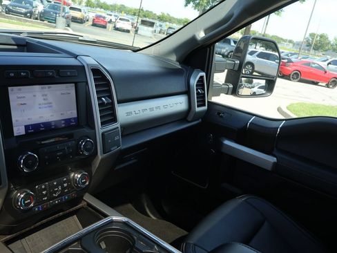Used 2020 Ford F250 Lariat w/ Lariat Ultimate Package AWD/4WD image 26