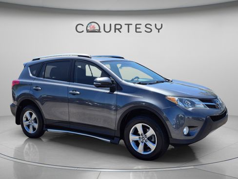 Used 2015 Toyota RAV4 XLE FWD image 7