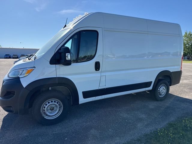 Used 2025 RAM ProMaster 2500 w/ Convenience Group FWD image 2