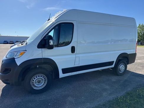 Used 2025 RAM ProMaster 2500 w/ Convenience Group FWD image 2