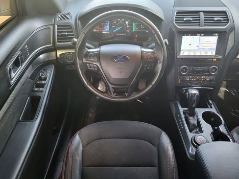 Used 2019 Ford Explorer XLT w/ Equipment Group 202A AWD/4WD image 25