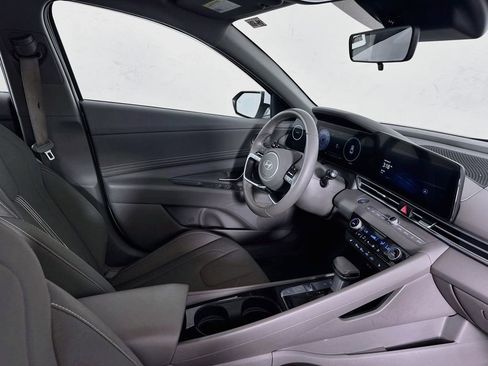 Used 2025 Hyundai Elantra SEL FWD image 35