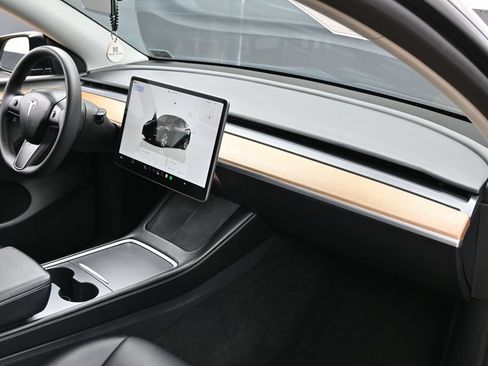 Used 2023 Tesla Model Y Long Range AWD/4WD image 24