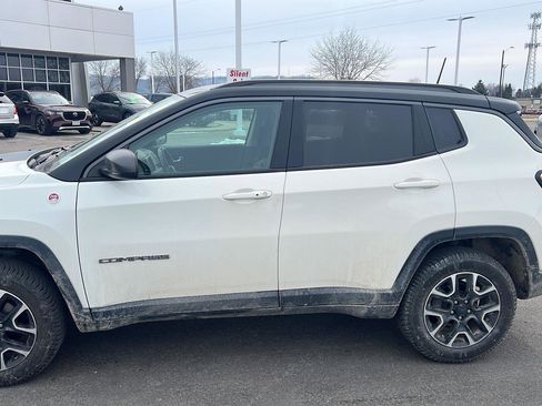 Used 2020 Jeep Compass Trailhawk image 11