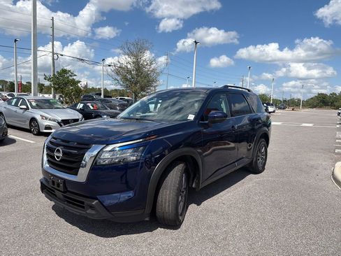 Used 2024 Nissan Pathfinder SV AWD/4WD image 3