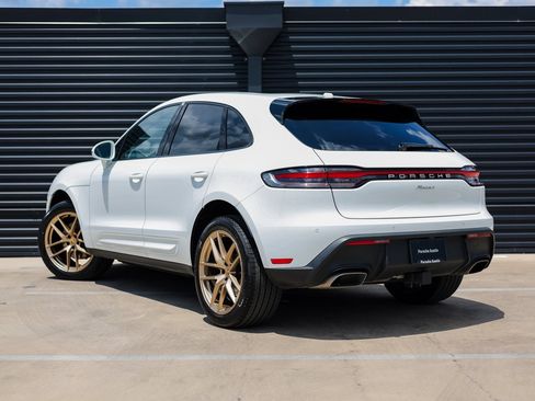 Certified 2025 Porsche Macan image 3