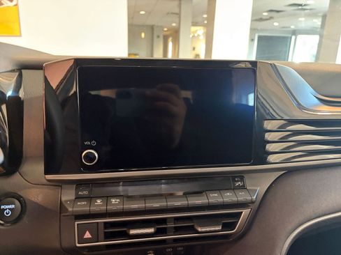 Used 2025 Toyota Camry LE image 18