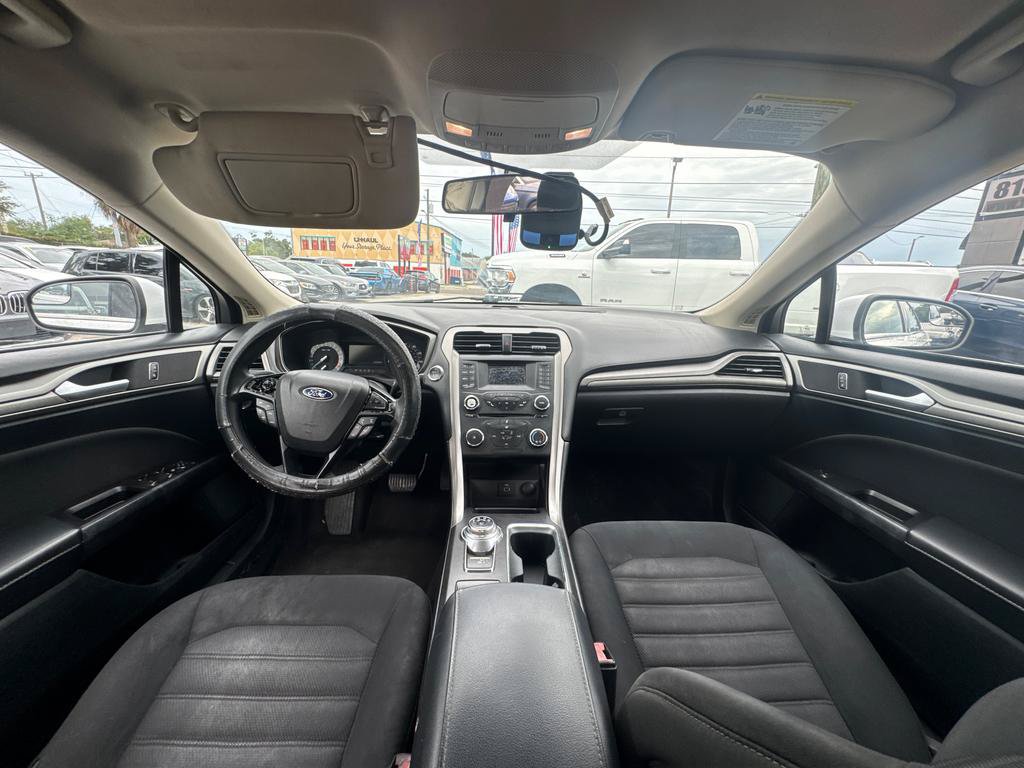 Used 2017 Ford Fusion SE FWD image 13