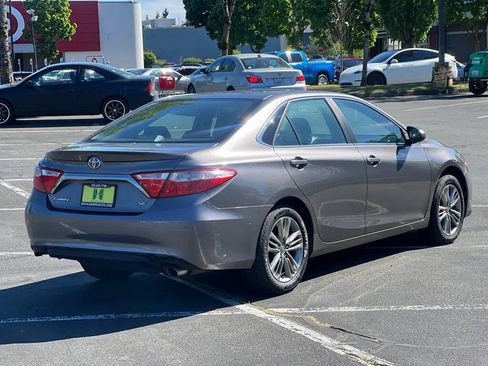 Used 2017 Toyota Camry SE FWD image 5