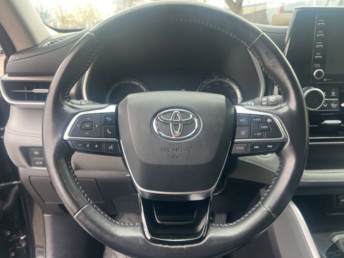 Used 2020 Toyota Highlander XLE image 17