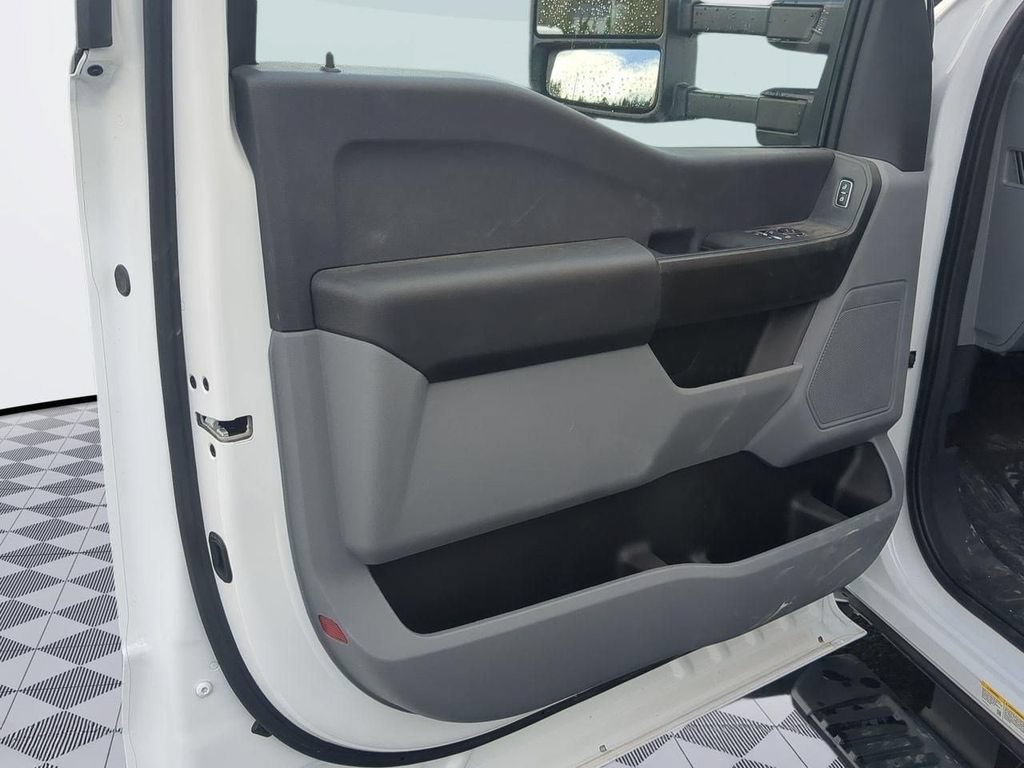 New 2024 Ford F550 4x4 Regular Cab Super Duty image 9