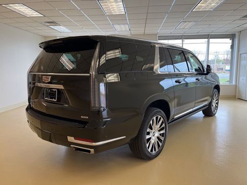 Certified 2025 Cadillac Escalade ESV Premium Luxury Platinum AWD/4WD image 2