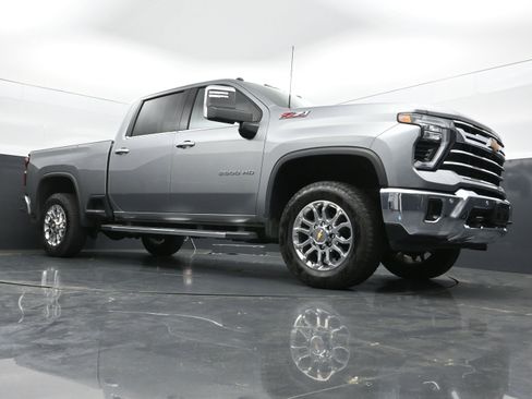 Used 2025 Chevrolet Silverado 2500 LTZ w/ LTZ Premium Package AWD/4WD image 40
