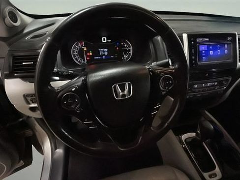 Used 2017 Honda Ridgeline RTL-E image 12