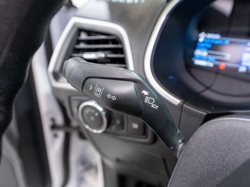 Used 2021 Ford Edge SE image 26