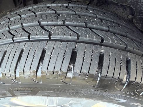 Used 2018 Ford F150 Platinum w/ Equipment Group 701A Luxury image 15