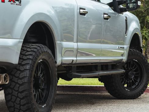 Used 2022 Ford F250 XLT w/ FX4 Off-Road Package image 11