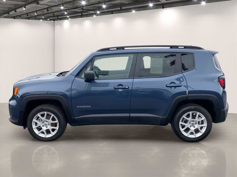 Used 2022 Jeep Renegade Latitude w/ Convenience Group AWD/4WD image 4