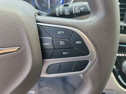 Used 2017 Chrysler Pacifica Touring Plus FWD image 25