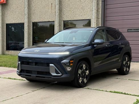 Used 2025 Hyundai Kona SEL FWD image 3
