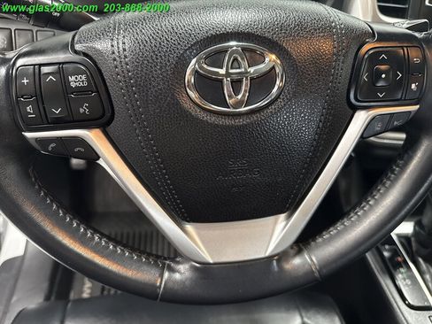 Used 2018 Toyota Highlander XLE image 22