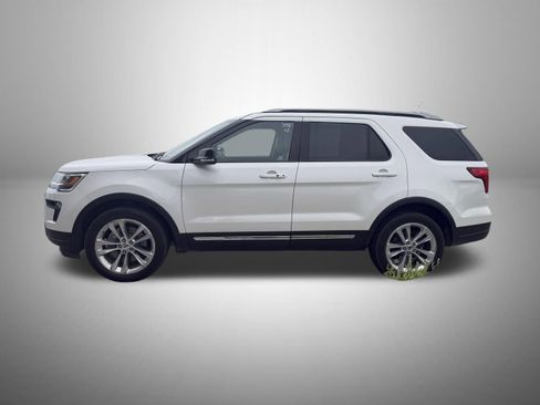 Used 2018 Ford Explorer XLT w/ Equipment Group 202A AWD/4WD image 2