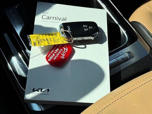 Used 2023 Kia Carnival EX w/ Paint Protection Package FWD image 44