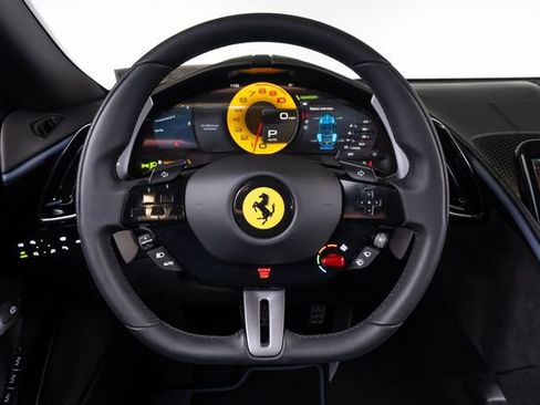 Used 2025 Ferrari Roma Spider RWD image 6