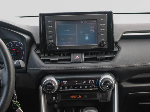 Used 2021 Toyota RAV4 LE image 14