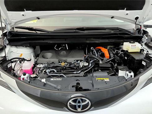 Used 2026 Toyota Sienna Platinum image 15