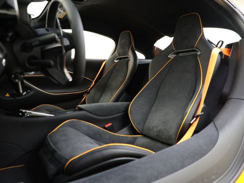 Used 2024 McLaren Artura RWD image 27