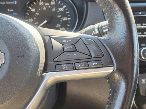 Used 2017 Nissan Rogue SV w/ Sun & Sound Touring Package image 19