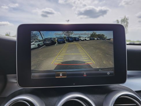 Used 2018 Mercedes-Benz GLC 300 4MATIC w/ Multimedia Package image 6