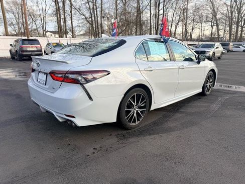 Used 2023 Toyota Camry SE FWD image 4