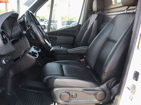 Used 2022 Mercedes-Benz Sprinter 2500 image 22